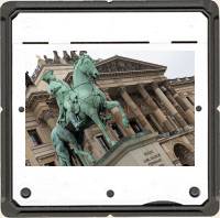 Schlossfassade_Ross-und-Reiter_HERZOG-CARL-WILHELM-FERDINAND_ALT
