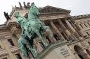 Schlossfassade_Ross-und-Reiter_HERZOG-CARL-WILHELM-FERDINAND.jpg_ALT