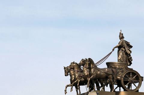 Bild: Brunonia-mit-Quadriga