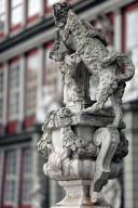 Schloss-Statue_Knabe-mit-Hund_Wolfenbuettel.jpg_ALT