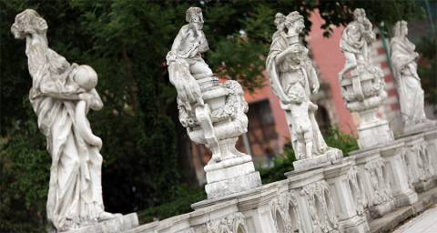 Bild: Schloss-Wolfenbuettell_Vier-Statuen